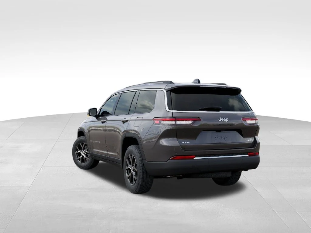 Used 2025 Gray Jeep Limited image 3