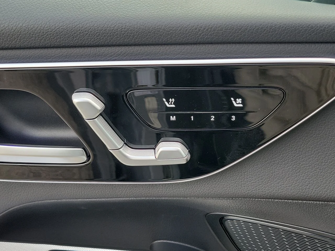 New 2026 Cirrus Silver Metallic Mercedes-Benz GLC 300 image 25