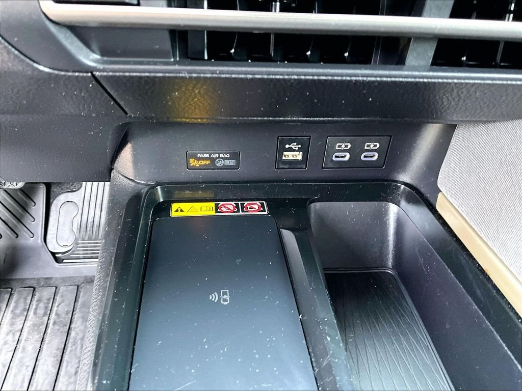 Used 2025  Toyota LE image 26