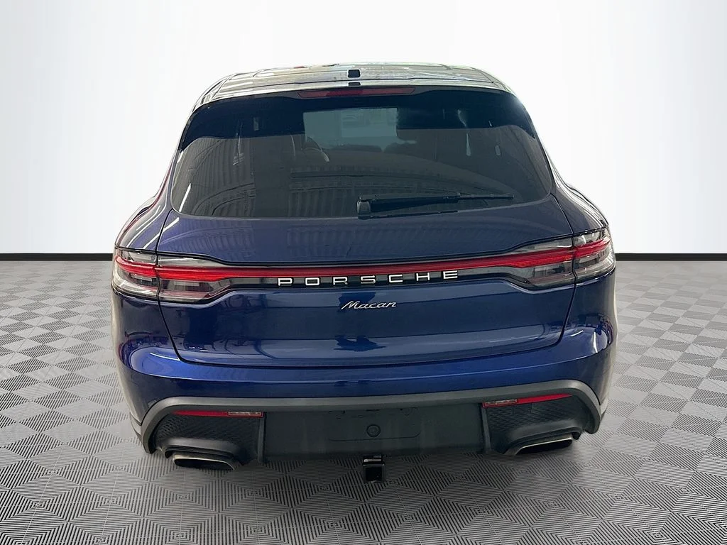 Used 2022  Porsche Base image 7
