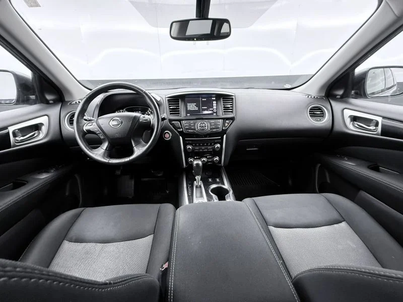 Used 2017 Gray Nissan SV Sport Utility 4D image 31