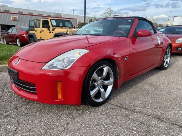Used 2007 Red Nissan Enthusiast image 3