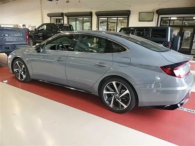Used 2022 Gray Hyundai SEL Plus image 3