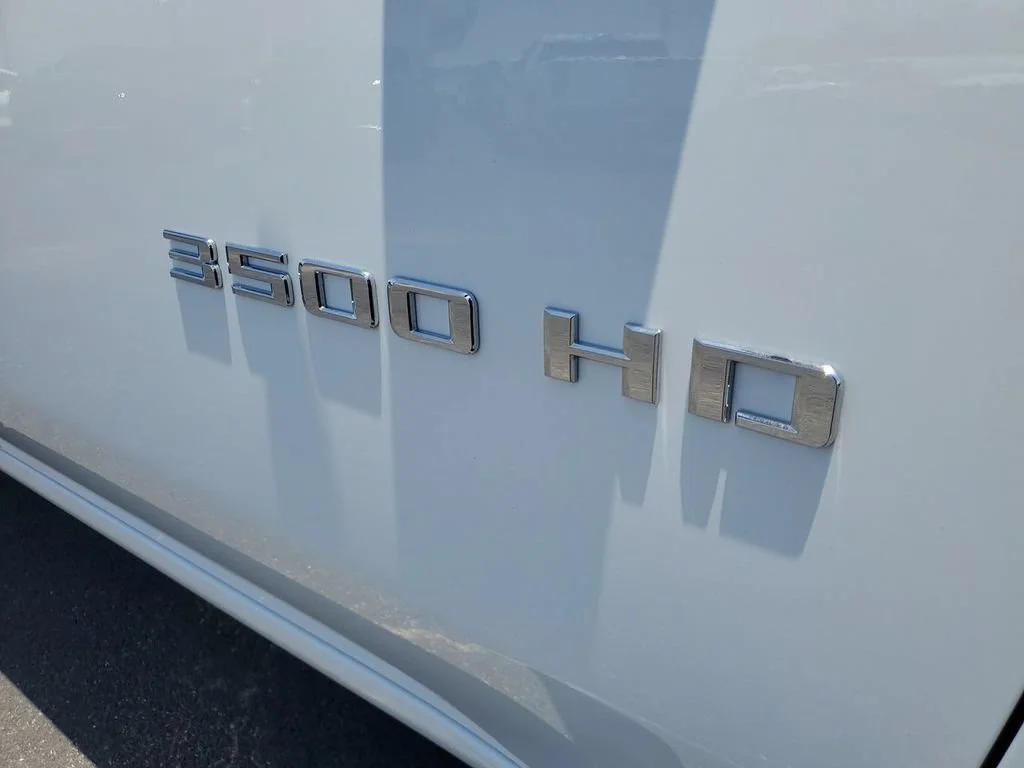 New 2026 Summit White Chevrolet WT image 24