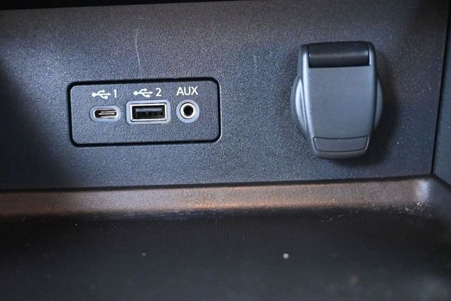 Used 2022 Orange Nissan SR image 9