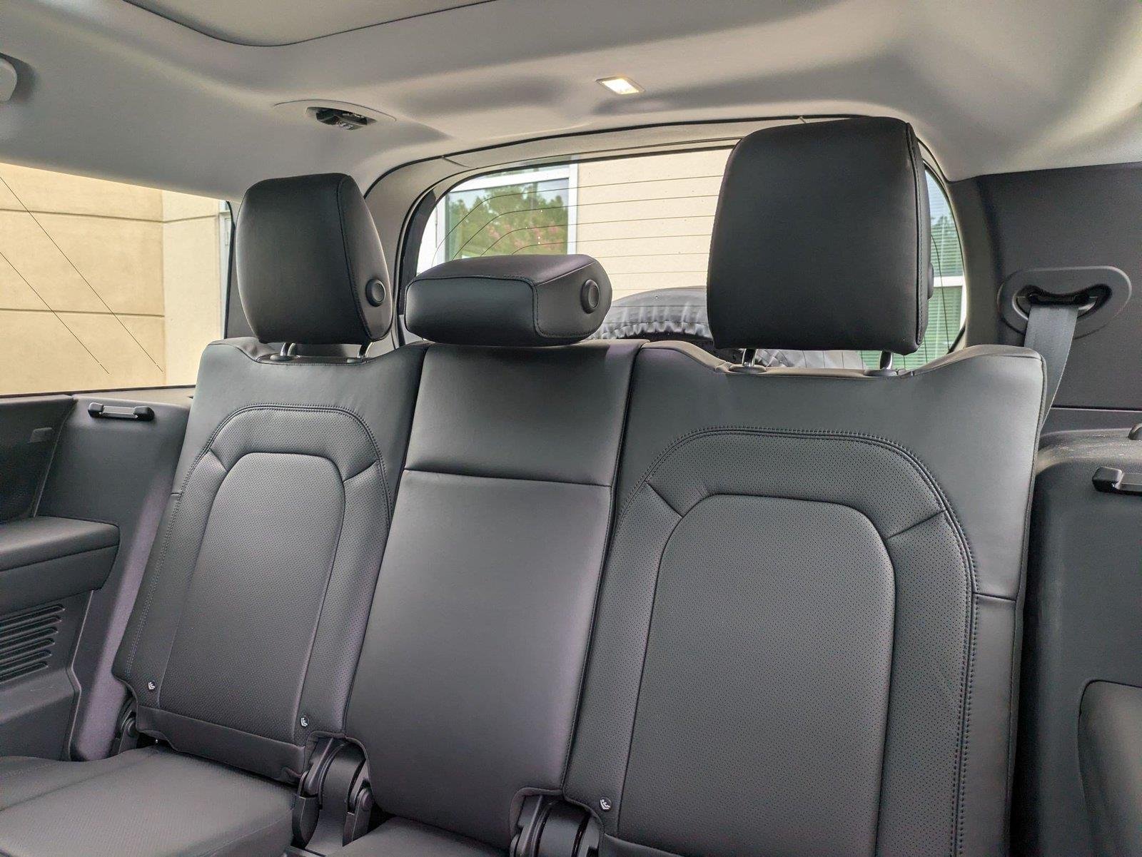 Used 2025 Santorini Black Metallic Land Rover S image 30