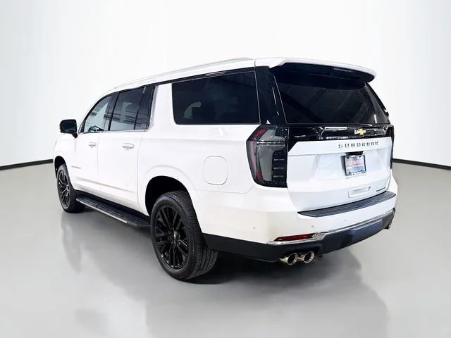 2025 Chevrolet Suburban Premier - Photo 10