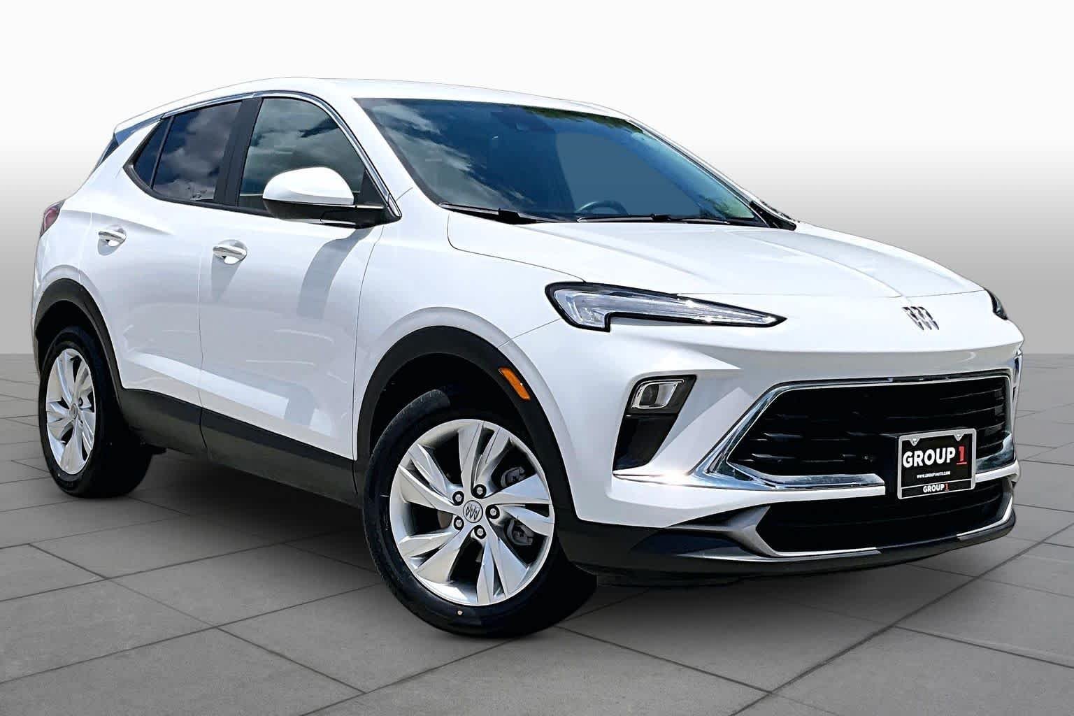 Used 2024 Summit White Buick Preferred image 3