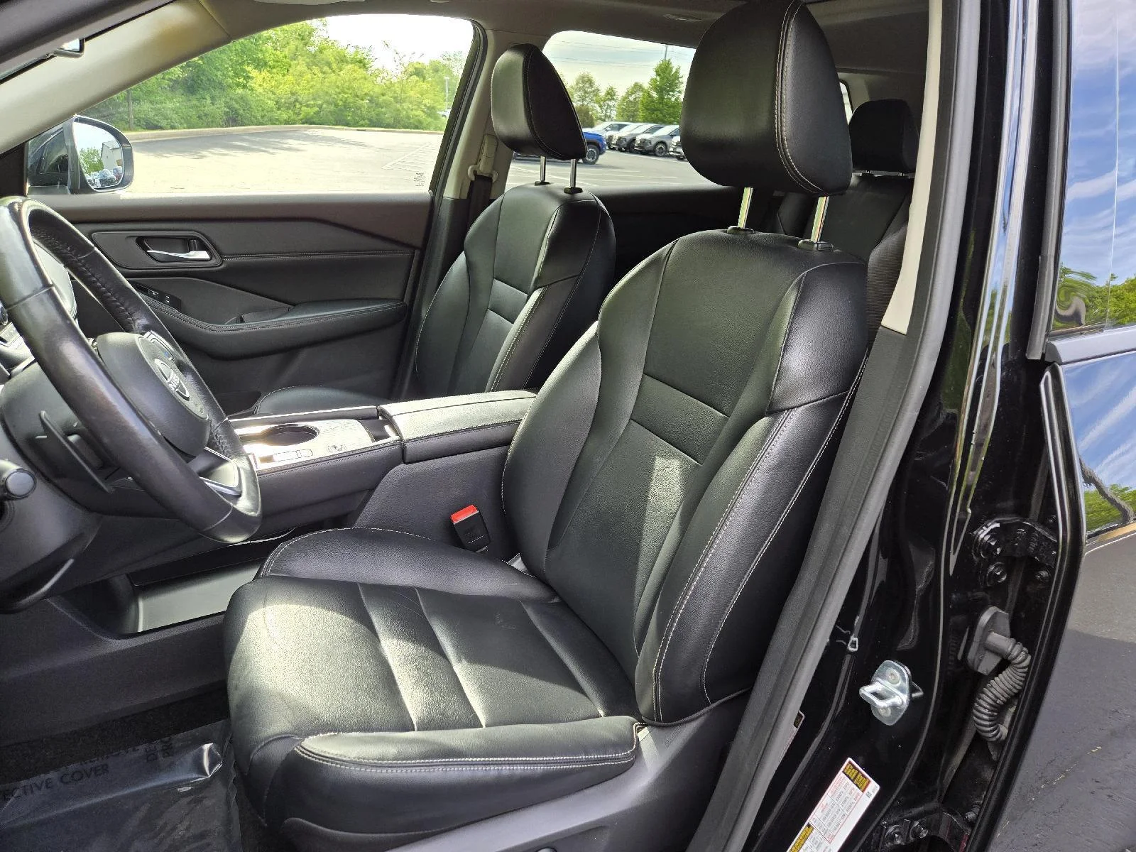 Used 2022 Super Black Nissan SL image 13