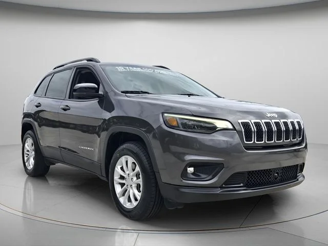 Used 2022 Gray Jeep Latitude Lux image 9