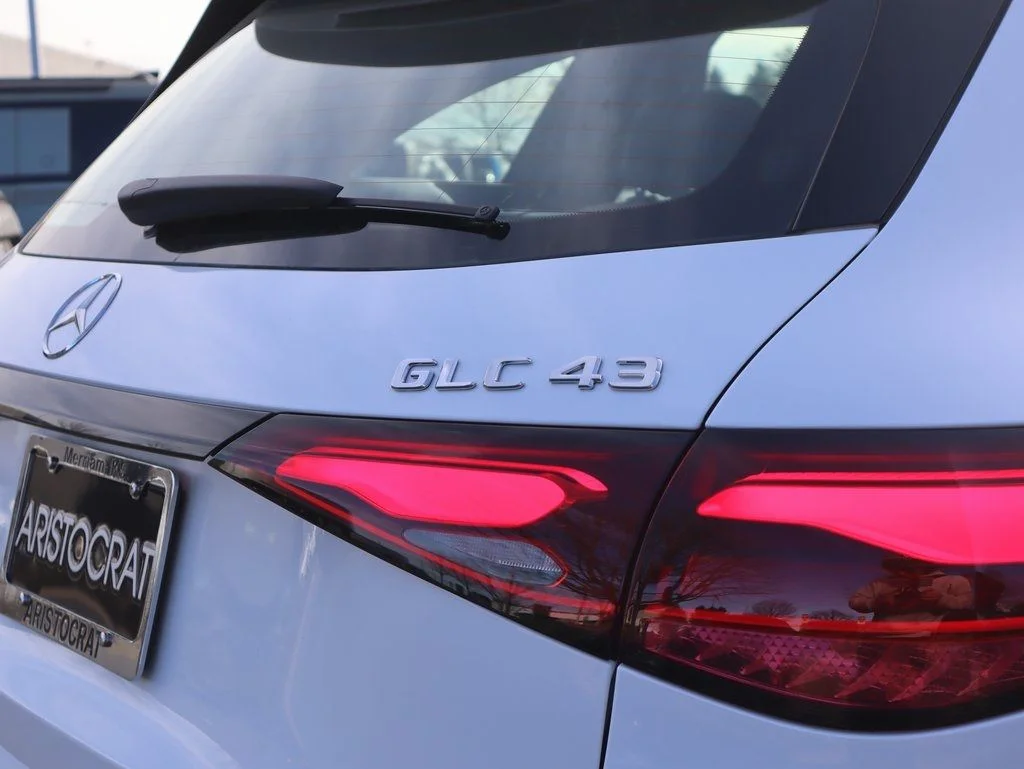 New 2026 MANUFAKTUR Moonlight White Metallic Mercedes-Benz GLC 43 AMG® image 8