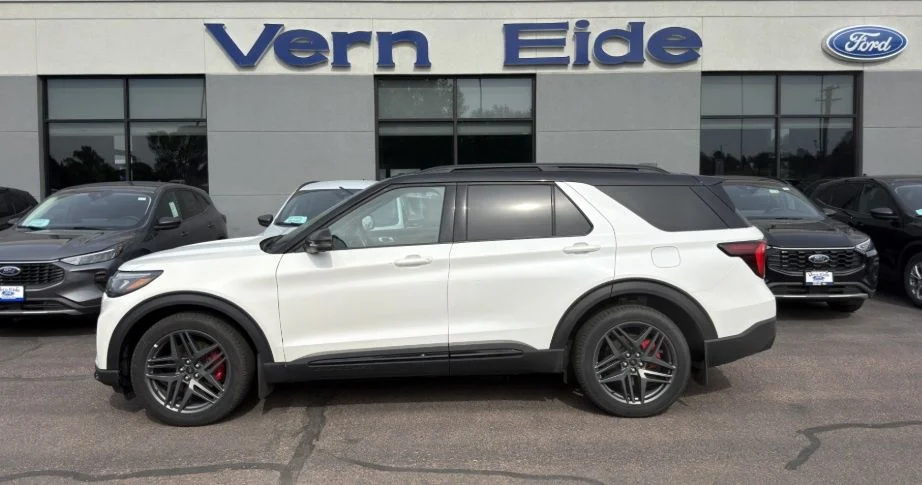 2025 Ford Explorer ST 4WD (PL535)'s photo