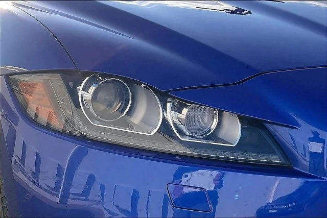 Used 2019 Blue Jaguar 25t Prestige image 22