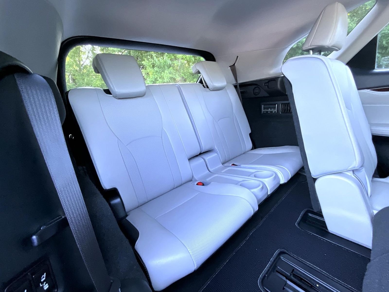 Used 2018 Silver Lexus 350L image 22
