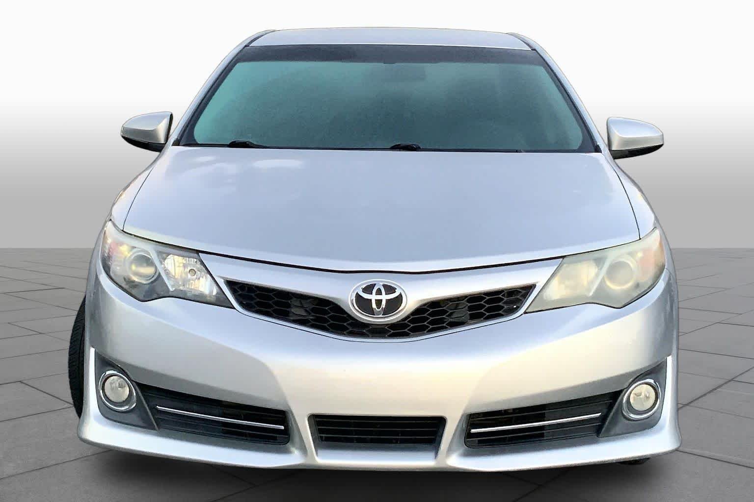 Used 2013 Classic Silver Metallic Toyota SE image 3