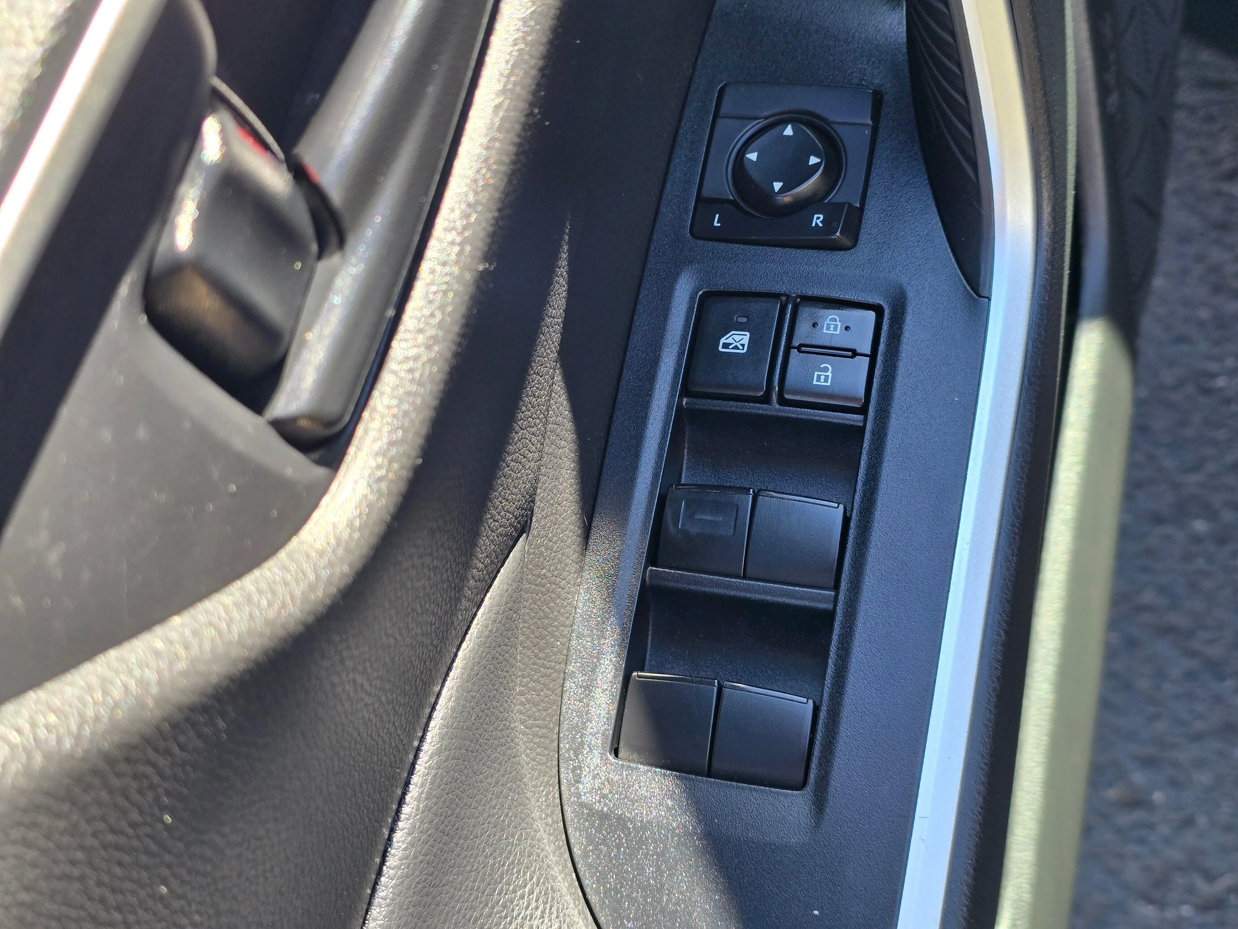 Used 2020 Magnetic Gray Metallic Toyota LE image 14