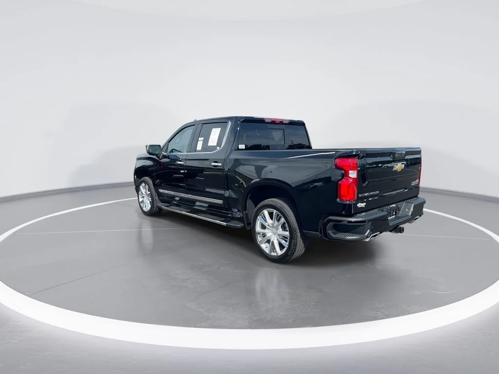Used 2025 Black Chevrolet High Country image 6