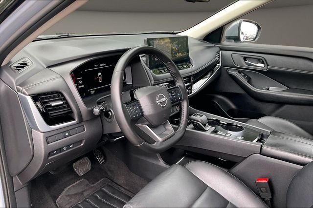 Used 2025 Gray Nissan SL image 12