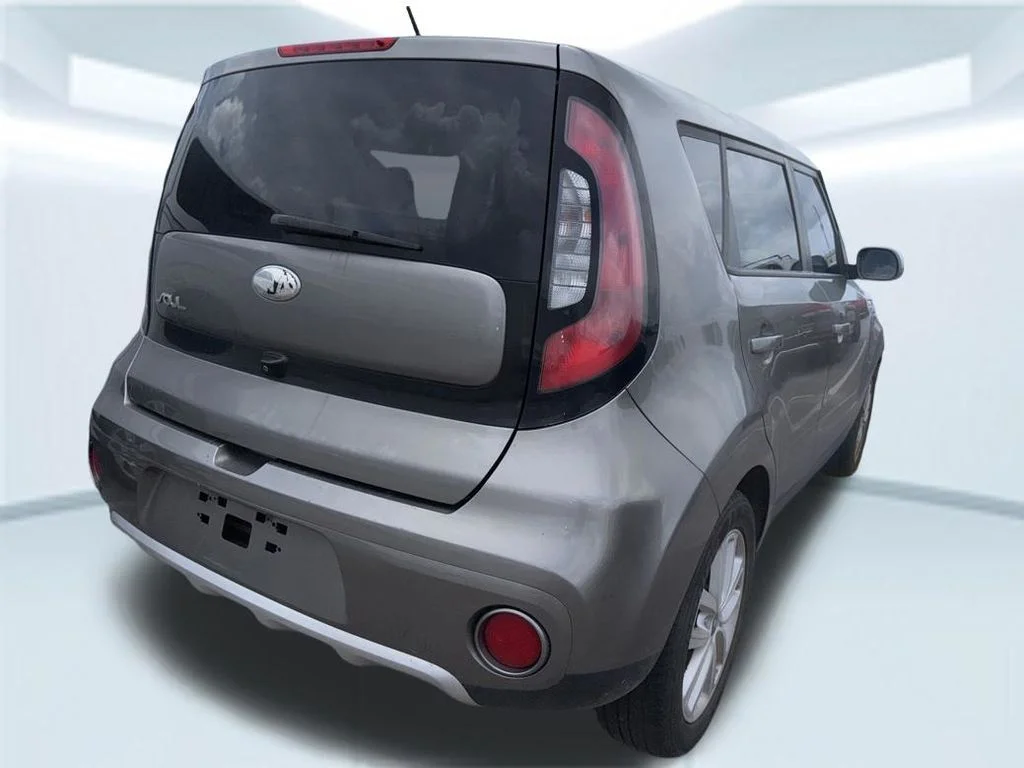 Used 2018 Gray Kia Plus image 12