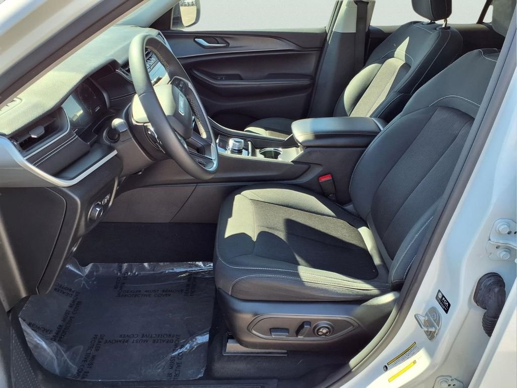 Used 2024 White Jeep Laredo image 20