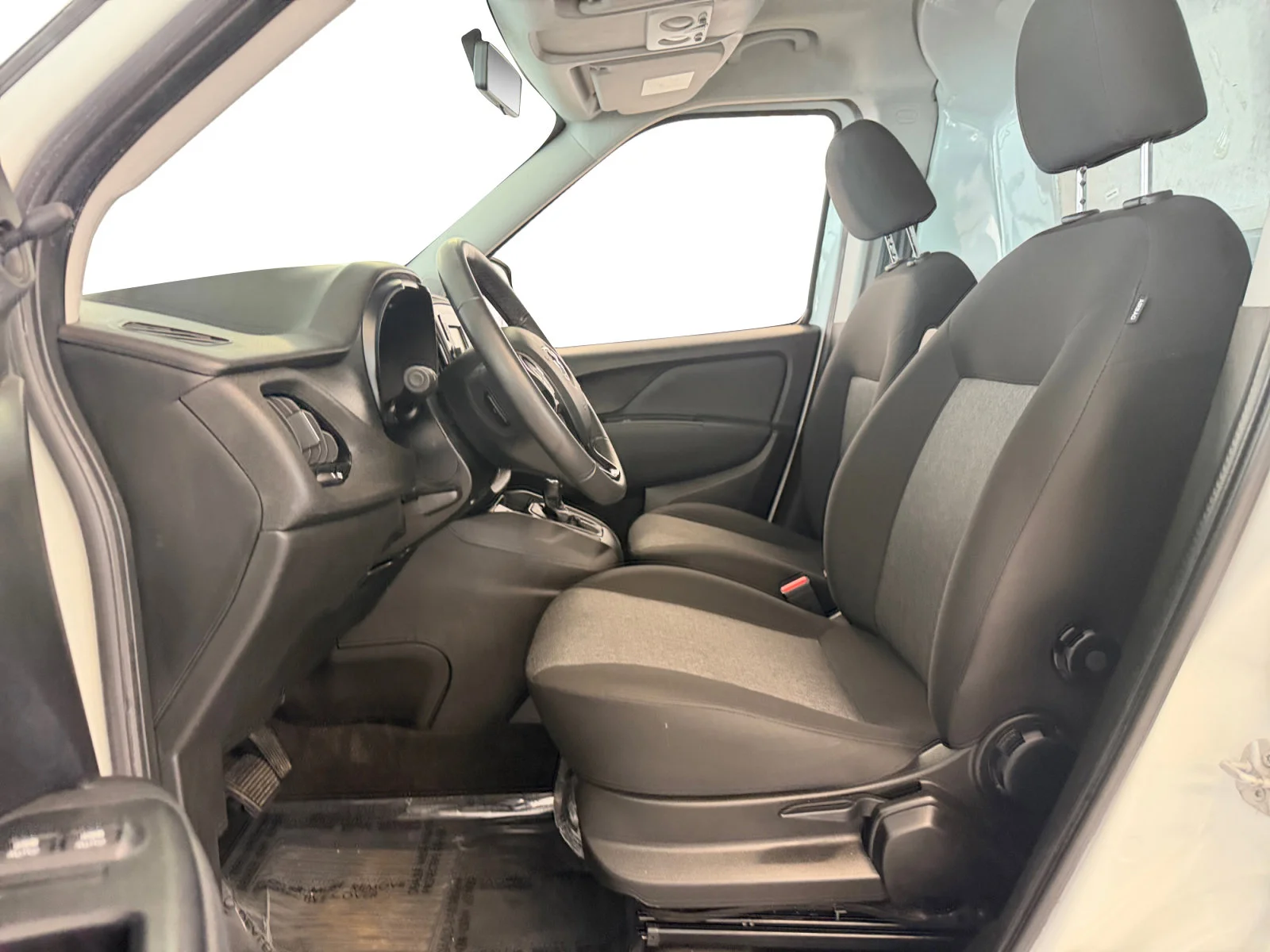 Used 2022 Bright White Ram Tradesman image 8