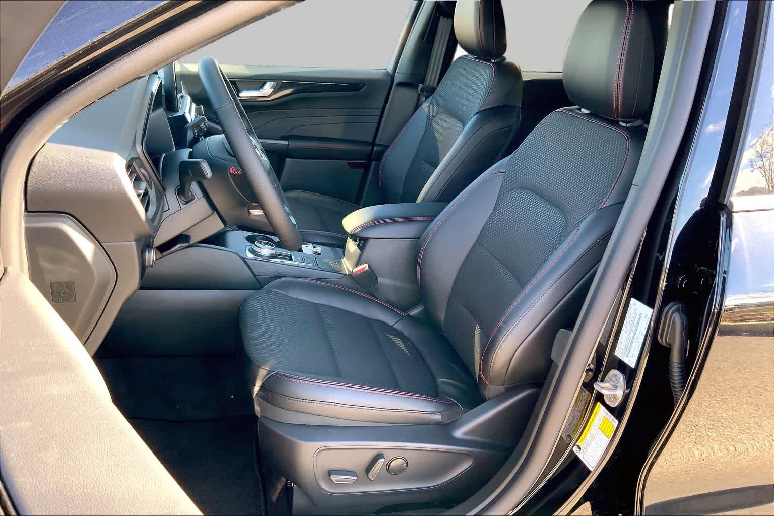 New 2026 Agate Black Metallic Ford ST-Line image 9