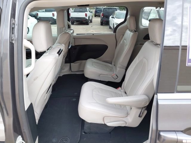 Used 2019 Crystal Metallic Chrysler Touring L Plus image 24