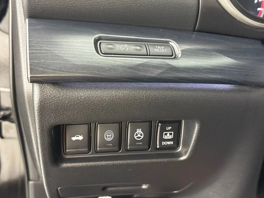 Used 2020 Black Nissan Platinum image 26