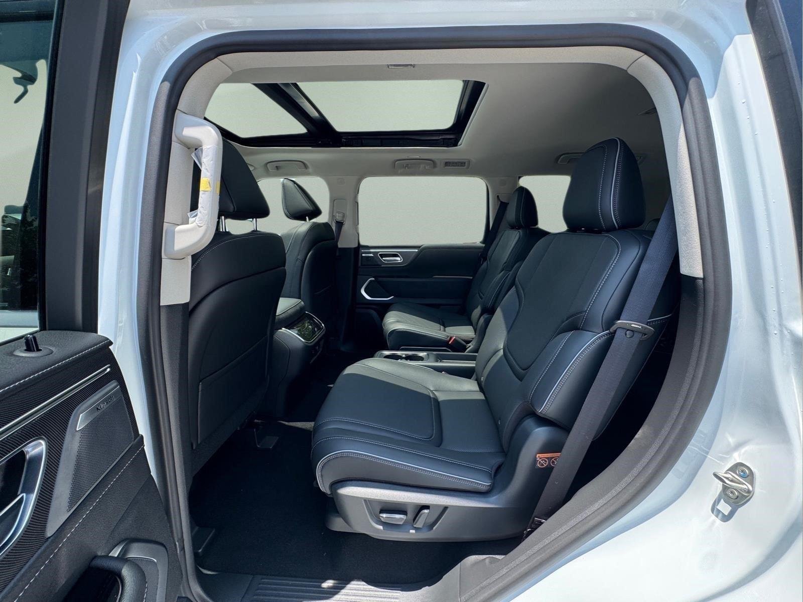New 2027 RADIANT WHITE INFINITI Luxe 4WD image 14