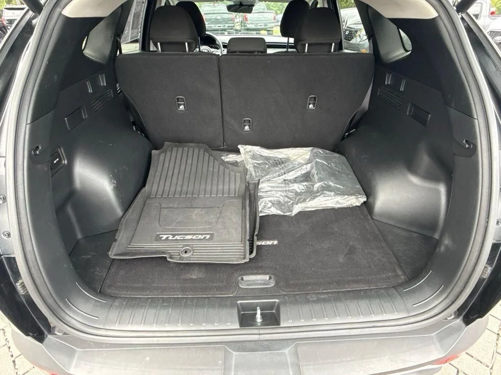Used 2023 Black Hyundai SEL image 24