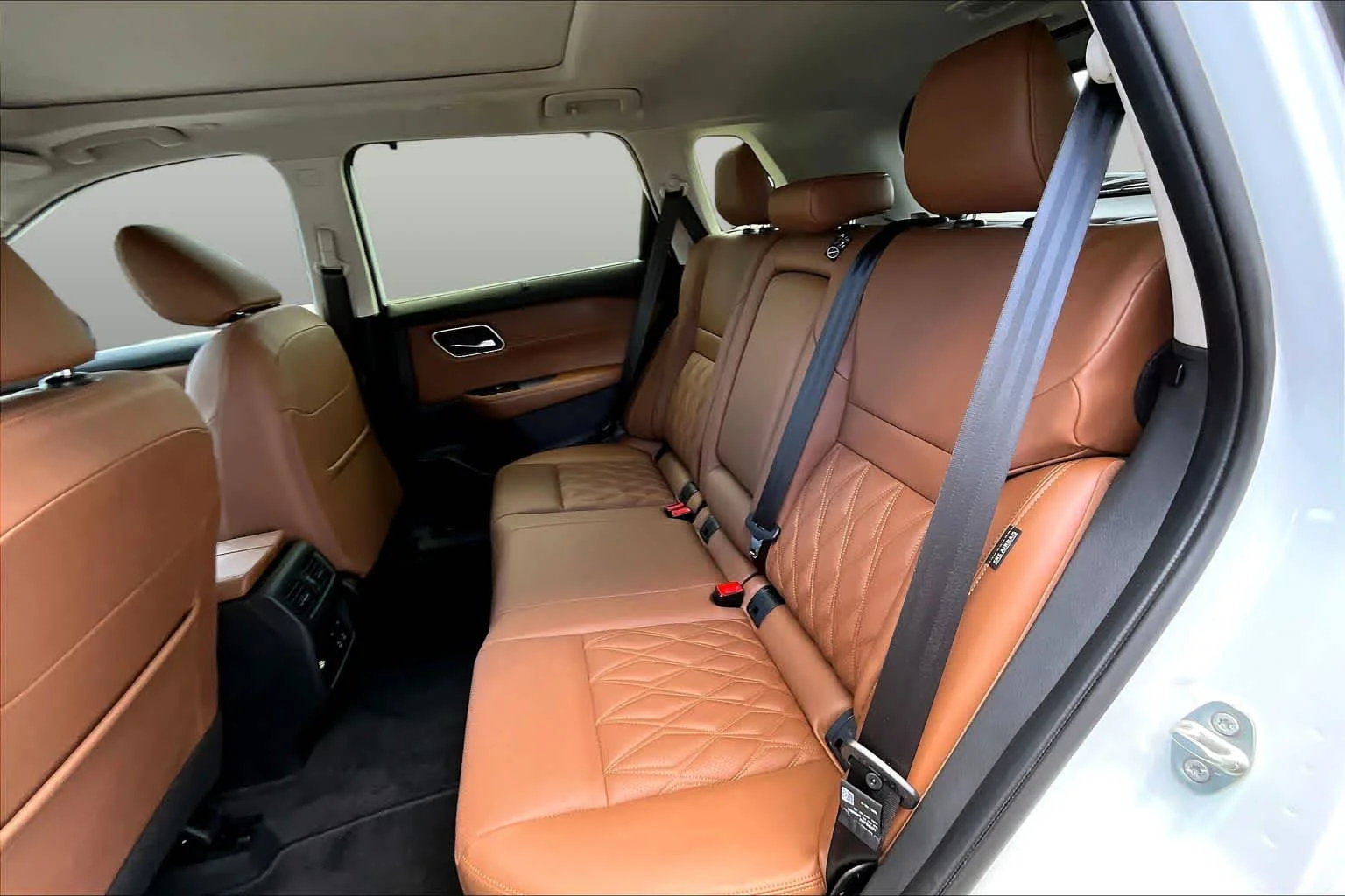Used 2025 Everest White Pearl Nissan Platinum image 21