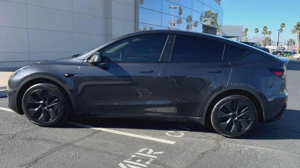 Used 2024  Tesla Long Range image 7