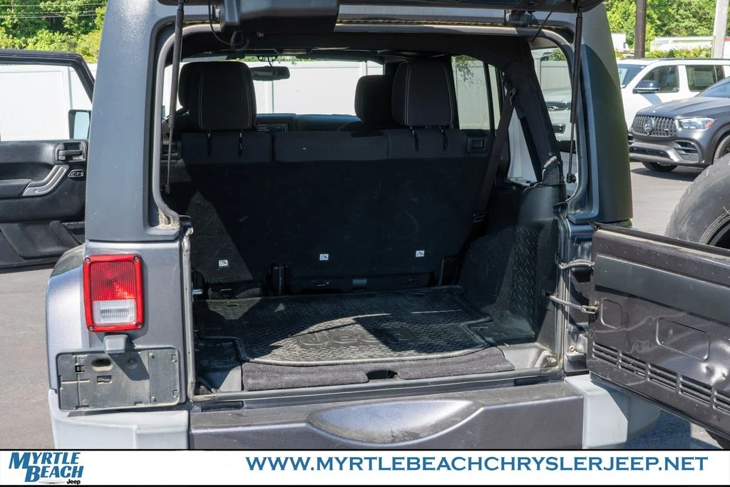 Used 2018 Granite Crystal Metallic Clearcoat Jeep Unlimited Sahara image 30