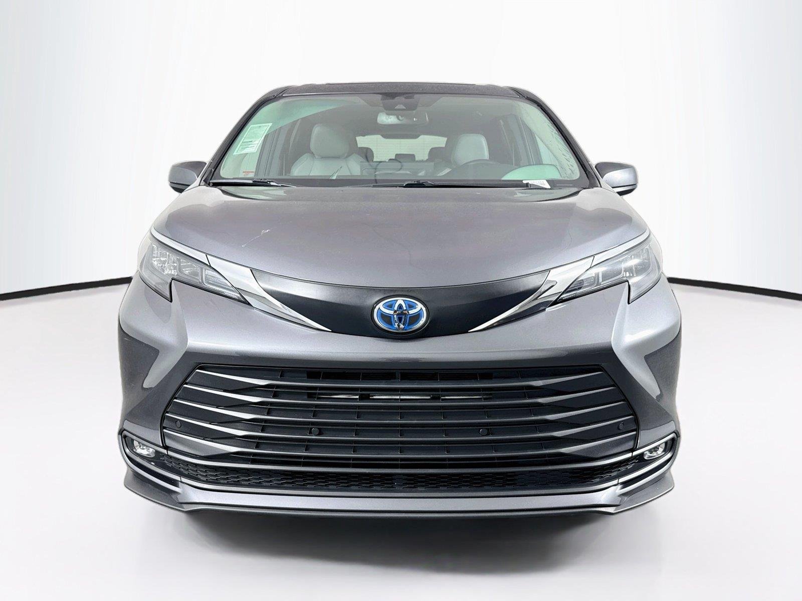 Certified Used 2025 Magnetic Gray Metallic Toyota XLE 8-Passenger image 9