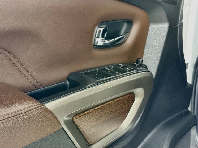 Used 2021 White Nissan Platinum Reserve image 18