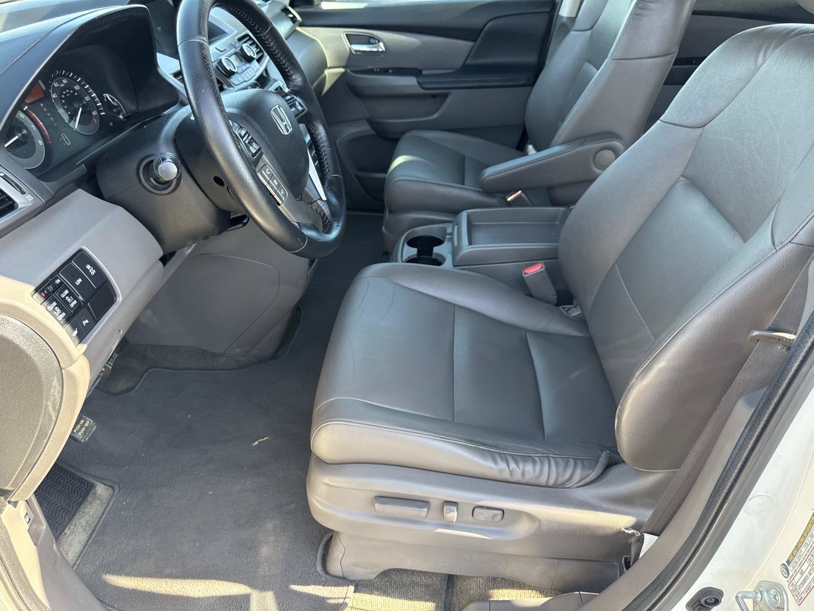 Used 2015 White Diamond Pearl Honda  image 22