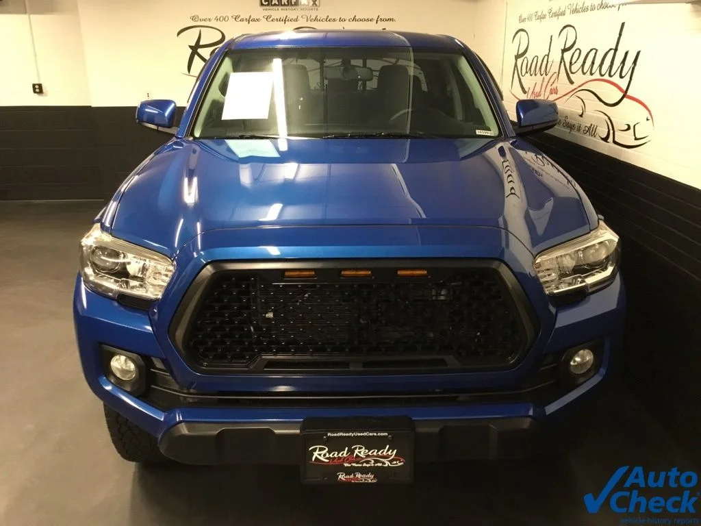Used 2017 Blue Toyota SR5 image 4