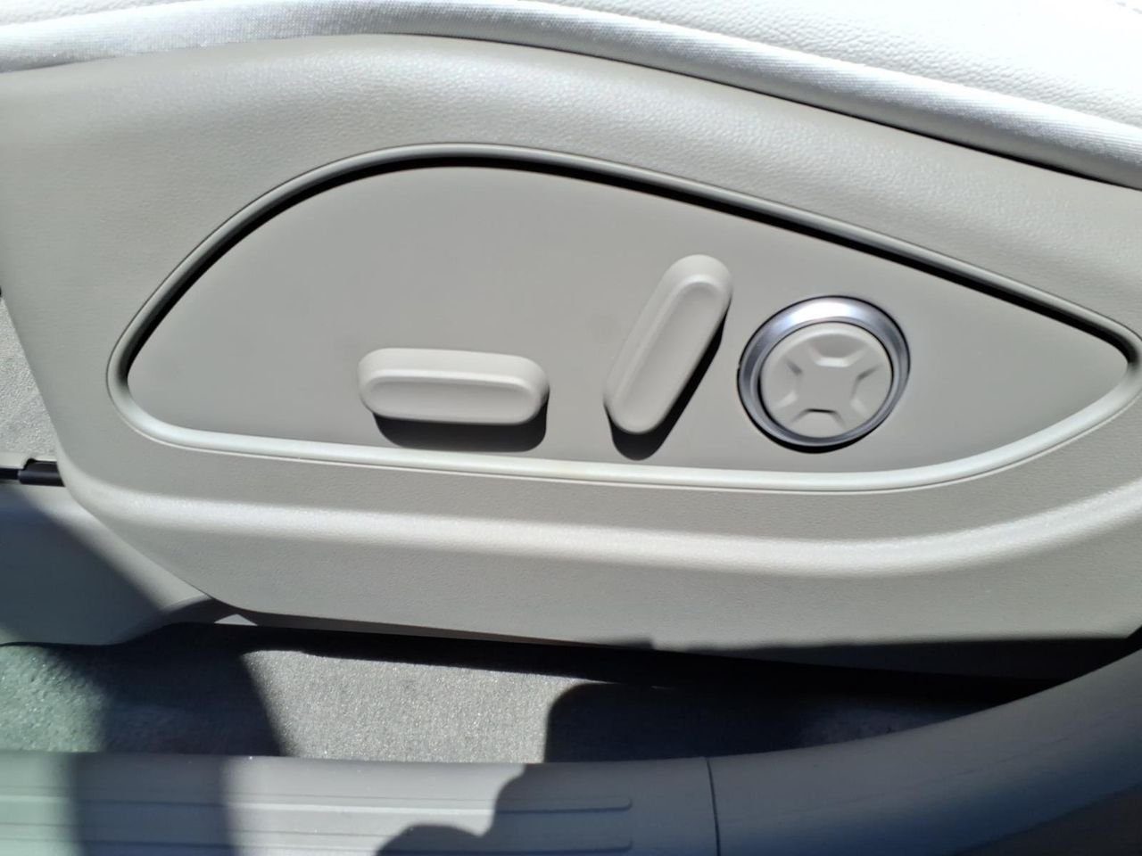 New 2026 Creamy White Pearl Hyundai Limited image 15