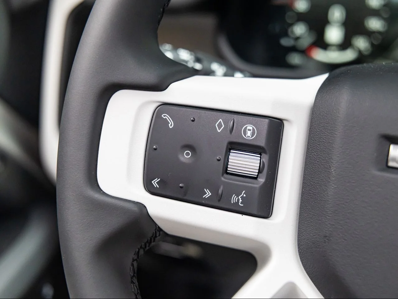 New 2026 Borasco Grey Land Rover P400 X-Dynamic SE image 21