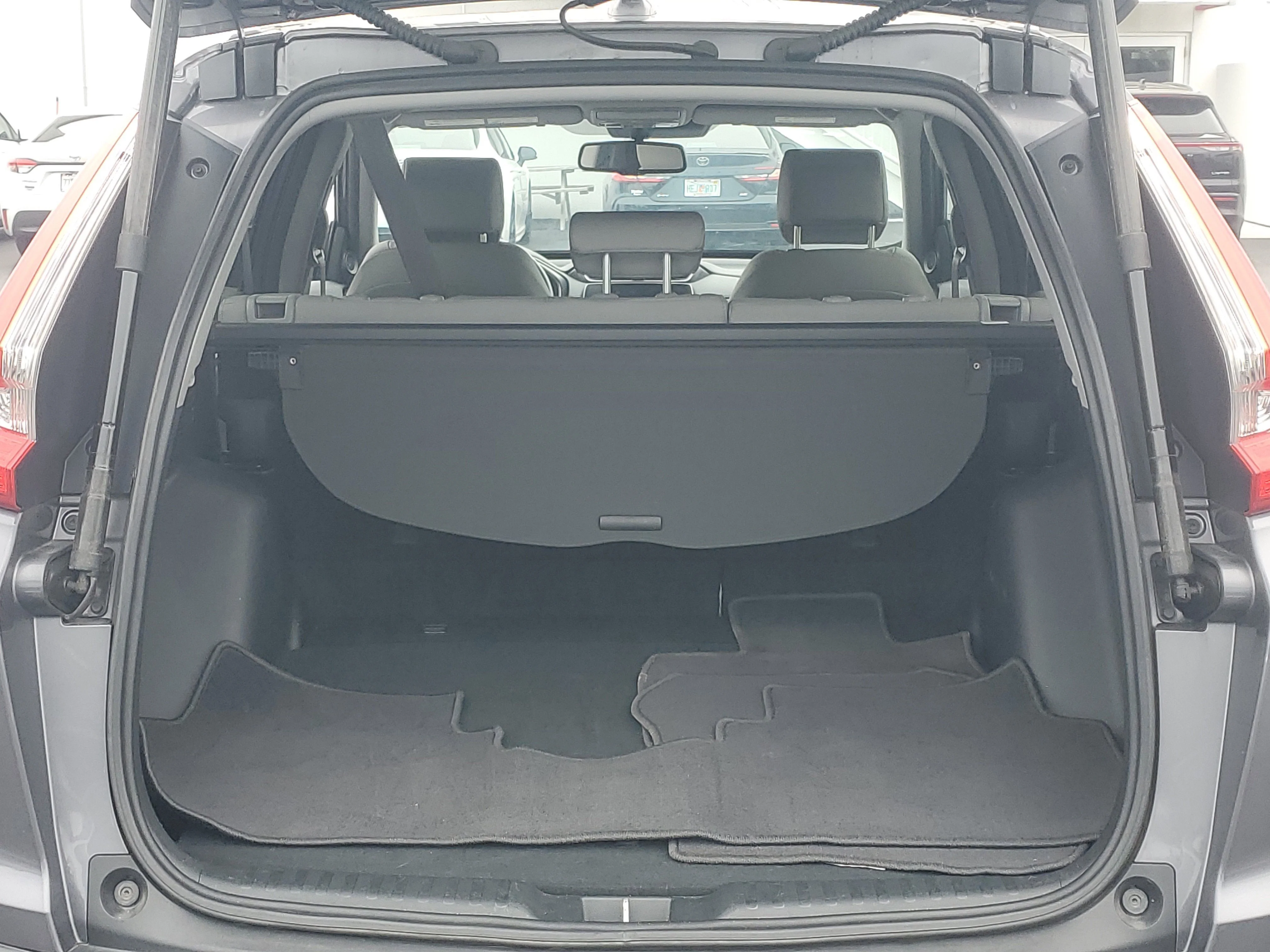 Used 2019 Gunmetal Metallic Honda Touring image 9