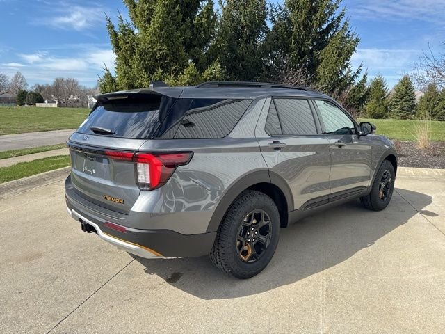 New 2026 Carbonized Gray Metallic Ford Tremor® image 4