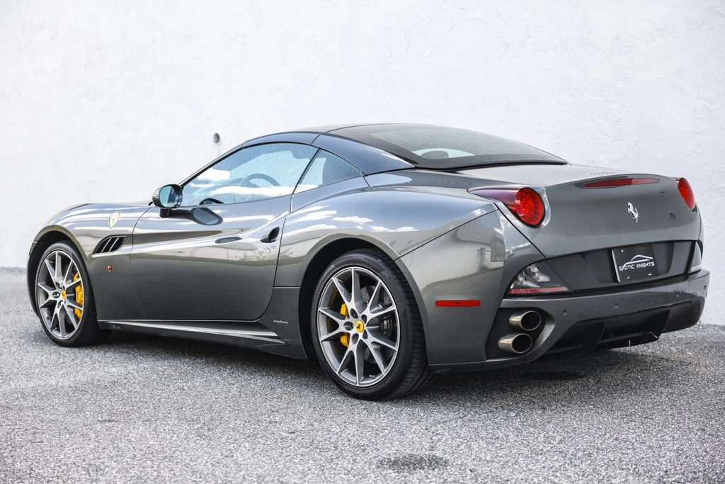 Used 2010 Silver Ferrari Base image 18