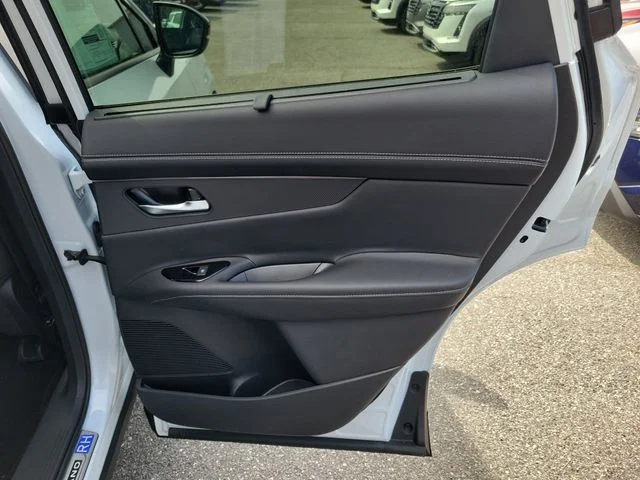 New 2026 Everest White Pearl TriCoat Nissan Platinum image 29