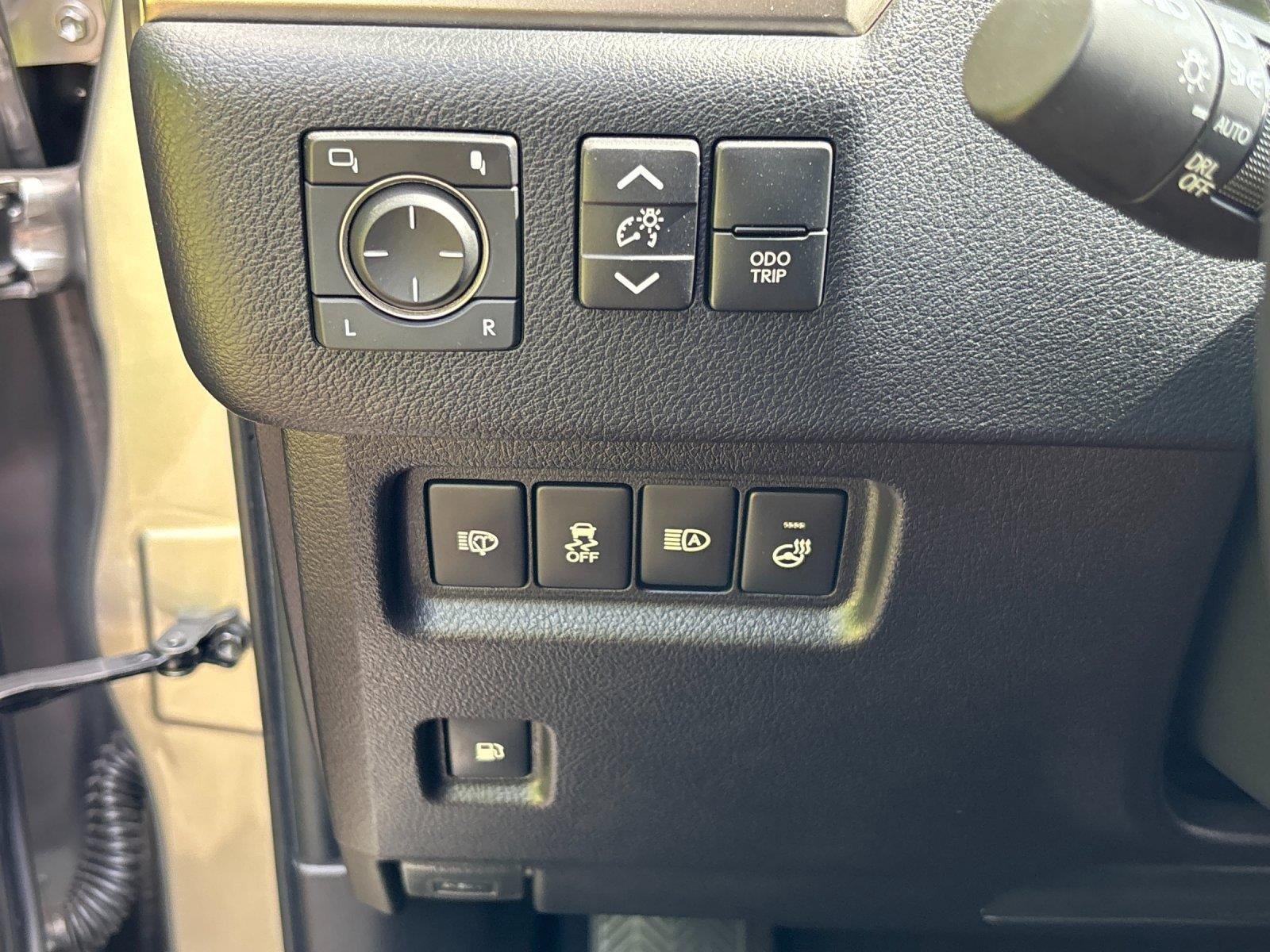 Used 2021 Atomic Silver Lexus GX 460 Premium image 17