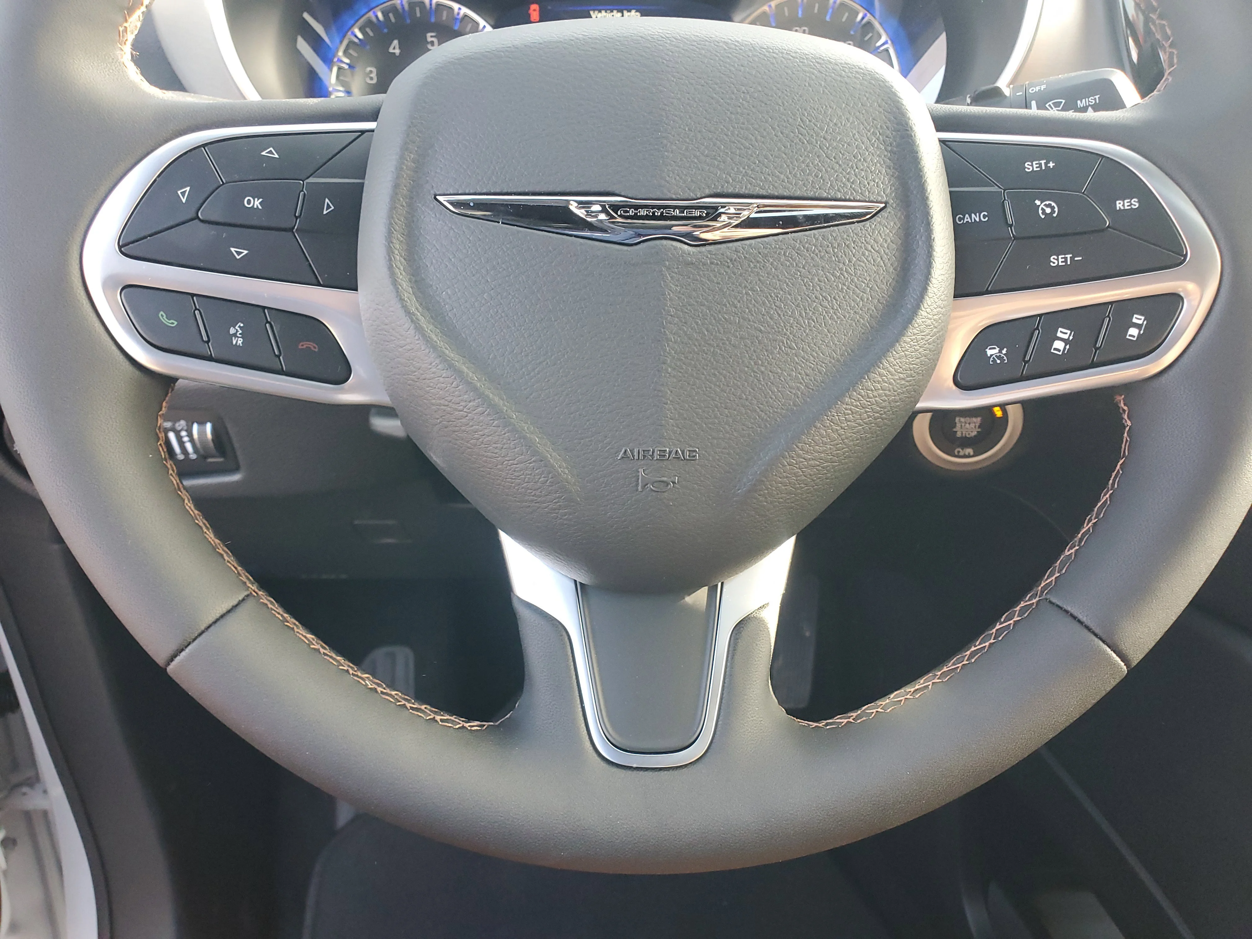 New 2026 Bright White Clear-Coat Exterior Paint Chrysler Pinnacle image 26