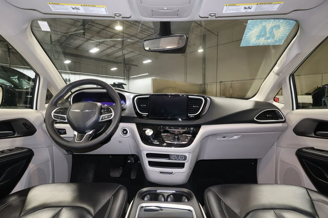 2024 Chrysler Pacifica Touring L - Photo 26