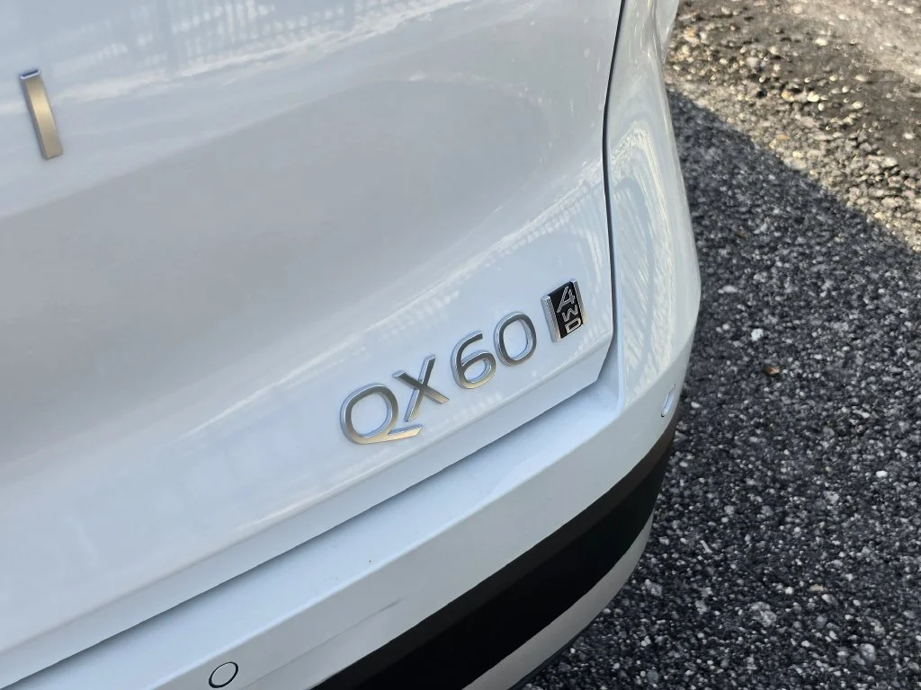 New 2027 RADIANT WHITE INFINITI Luxe AWD image 5