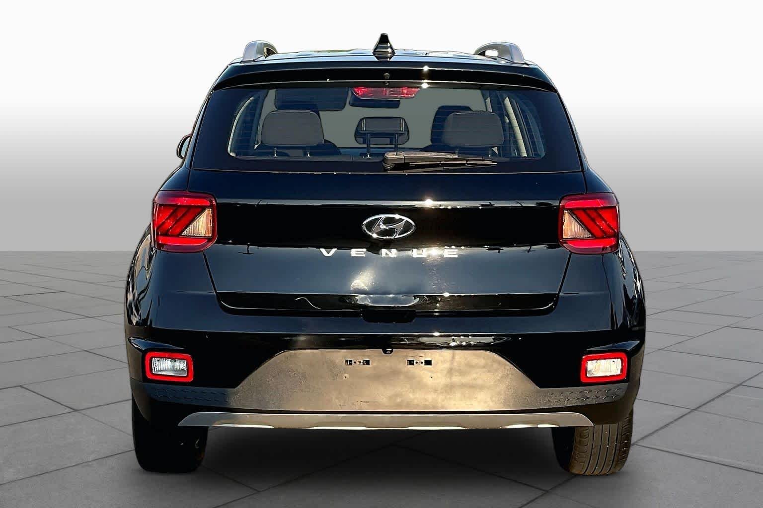 Used 2022 Black Noir Pearl Hyundai SEL image 9