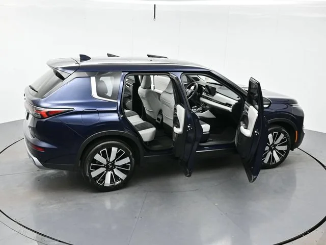 Used 2025 Cosmic Blue Met Mitsubishi SE image 43