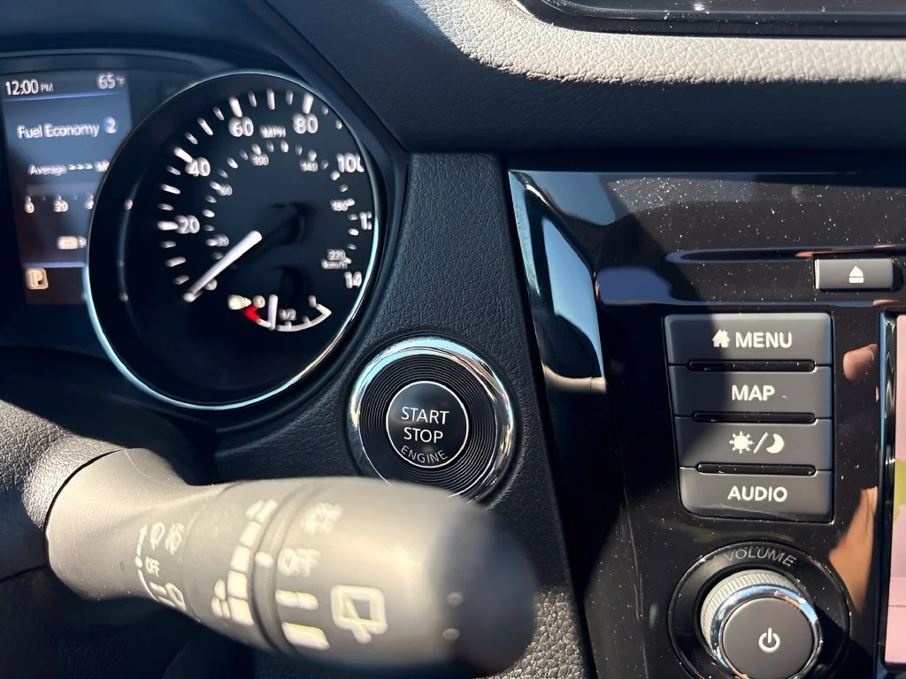 Used 2019 Black Nissan SL image 22